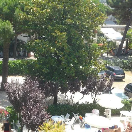 מלון Park Miriam 3*